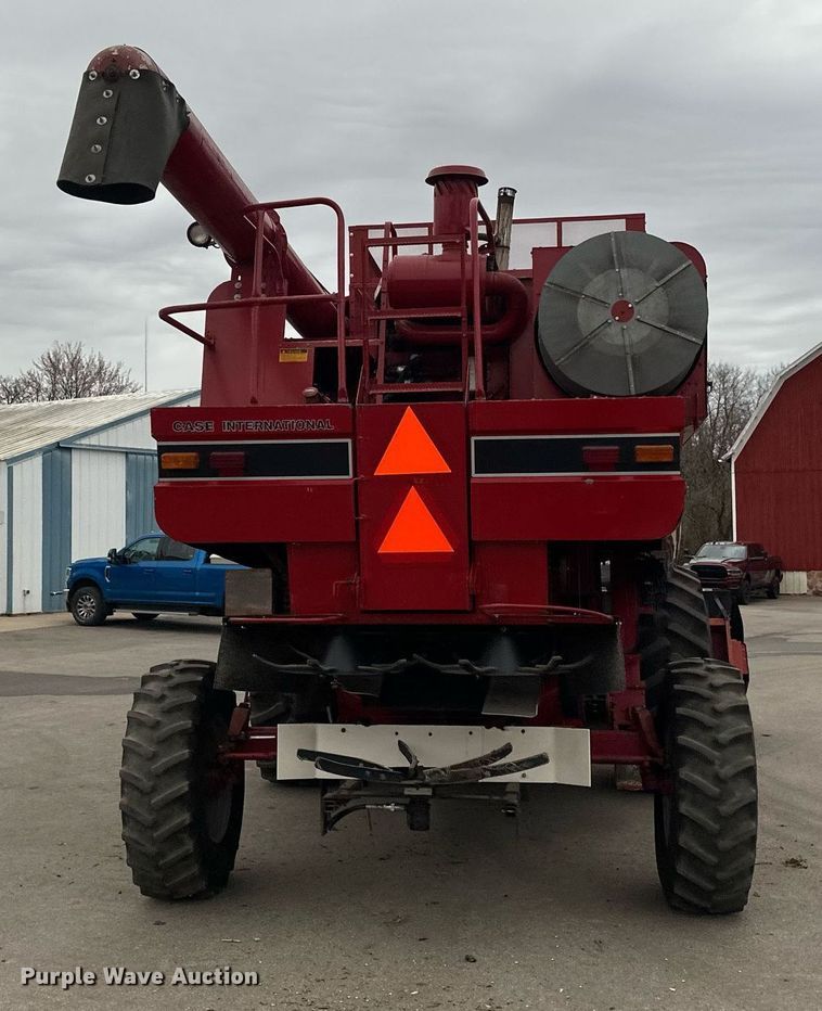 image for item EB2488 1989 Case  1660 combine