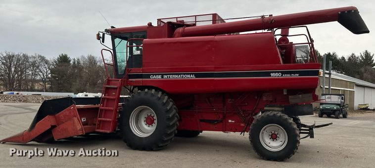 image for item EB2488 1989 Case  1660 combine