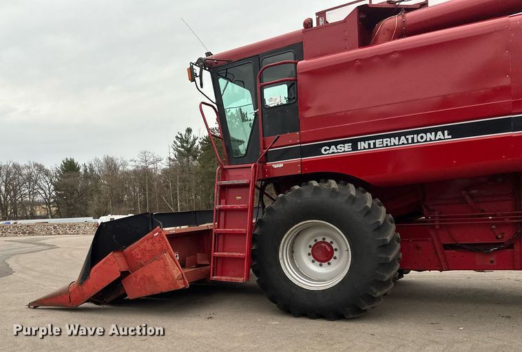 image for item EB2488 1989 Case  1660 combine