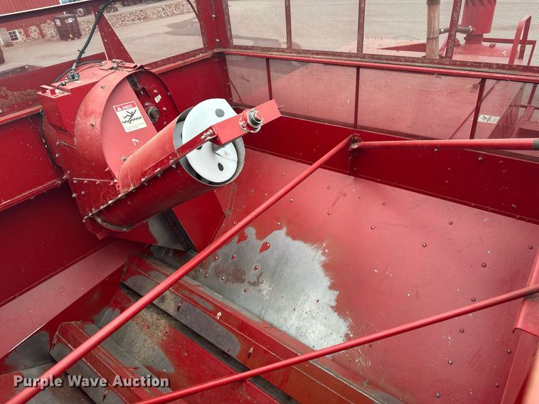 image for item EB2488 1989 Case  1660 combine