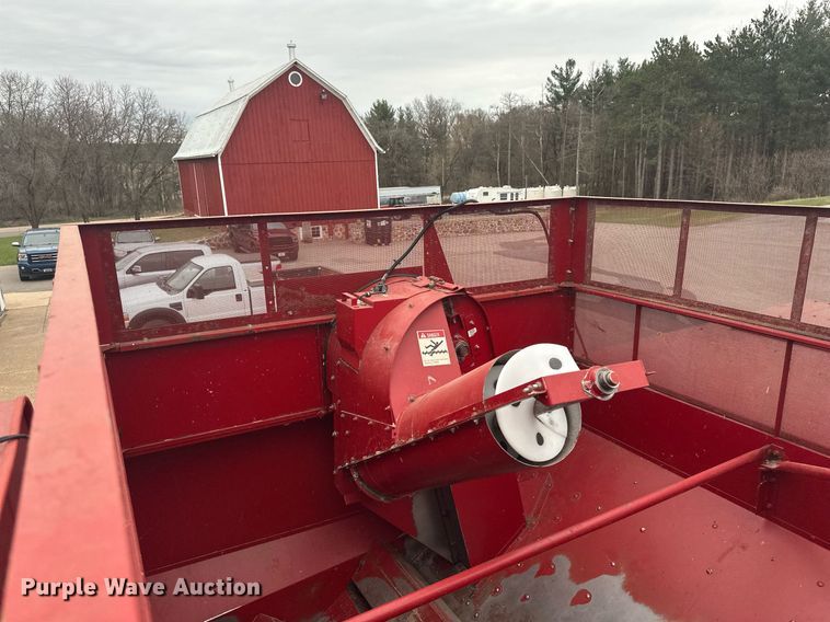 image for item EB2488 1989 Case  1660 combine