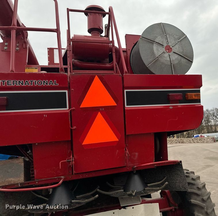 image for item EB2488 1989 Case  1660 combine