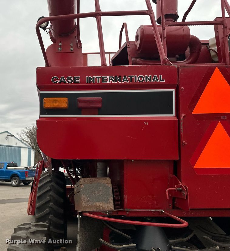 image for item EB2488 1989 Case  1660 combine