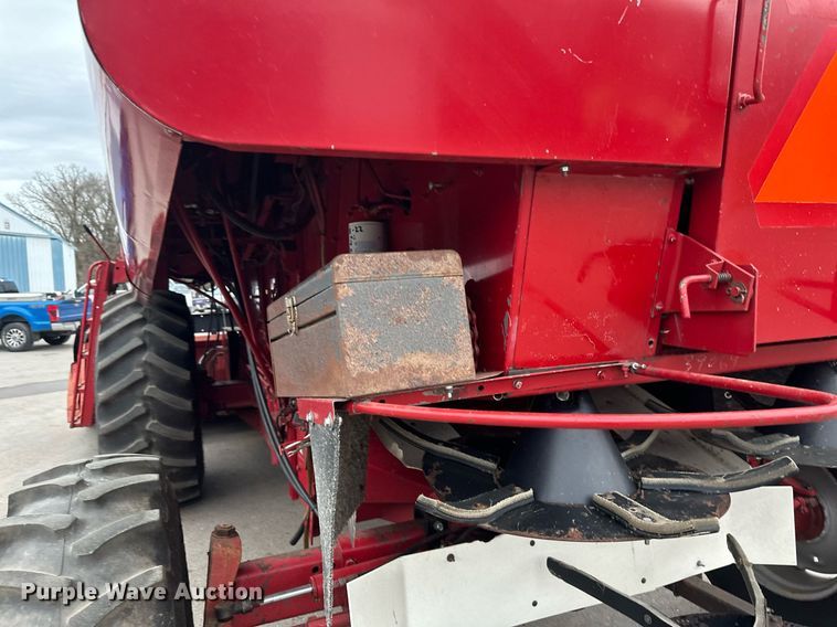 image for item EB2488 1989 Case  1660 combine
