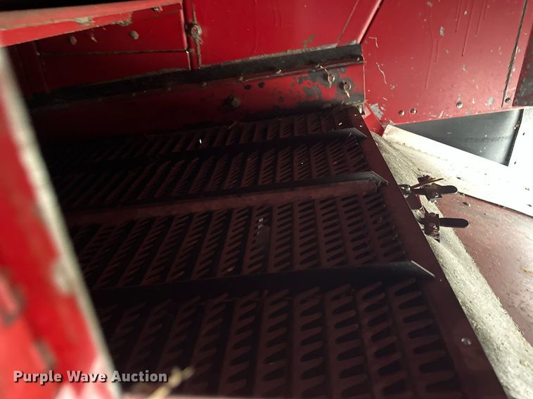 image for item EB2488 1989 Case  1660 combine