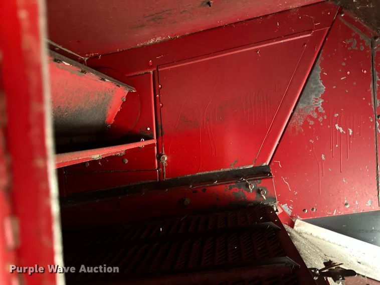 image for item EB2488 1989 Case  1660 combine