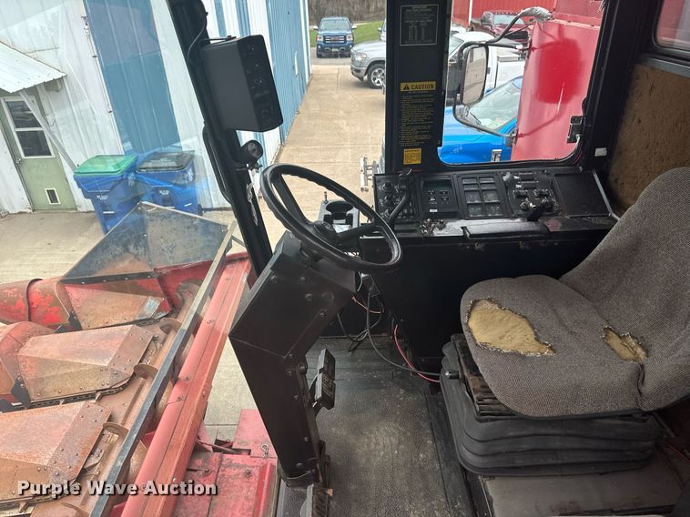 image for item EB2488 1989 Case  1660 combine