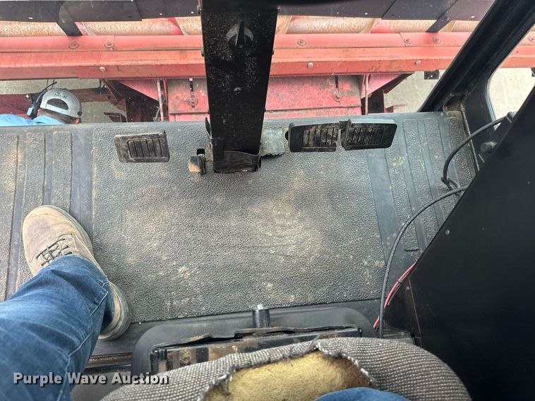 image for item EB2488 1989 Case  1660 combine