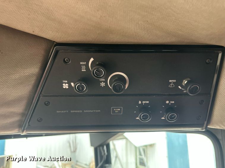 image for item EB2488 1989 Case  1660 combine