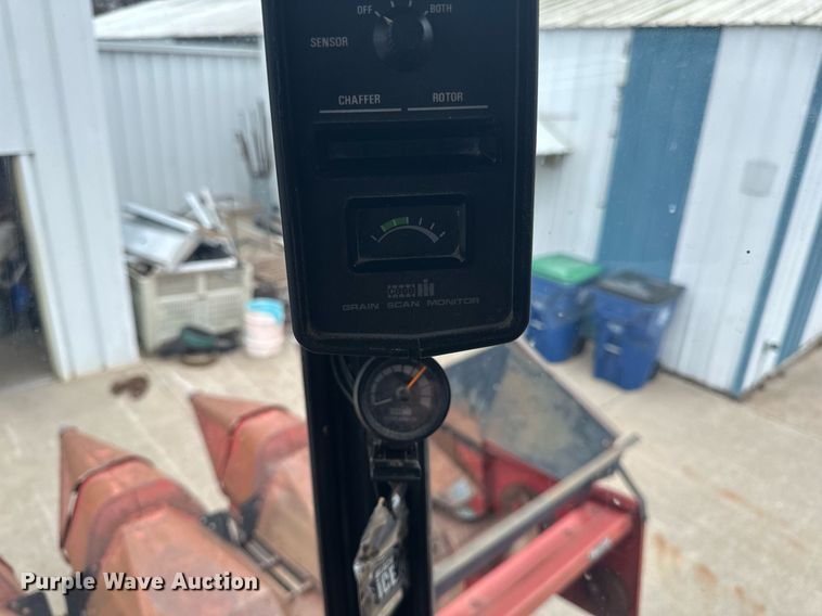 image for item EB2488 1989 Case  1660 combine