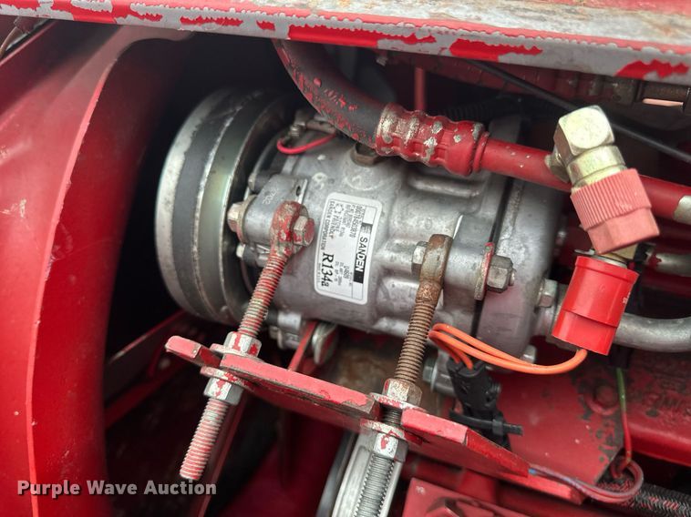 image for item EB2488 1989 Case  1660 combine