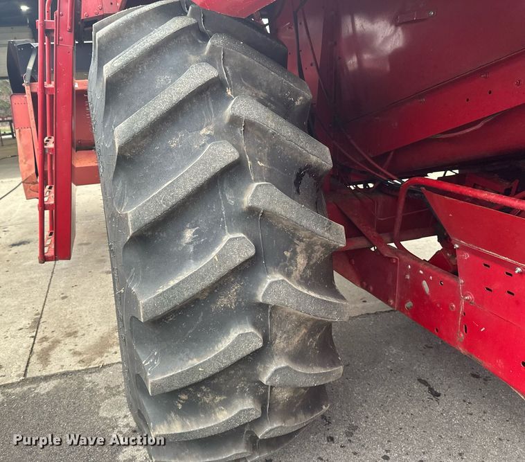 image for item EB2488 1989 Case  1660 combine