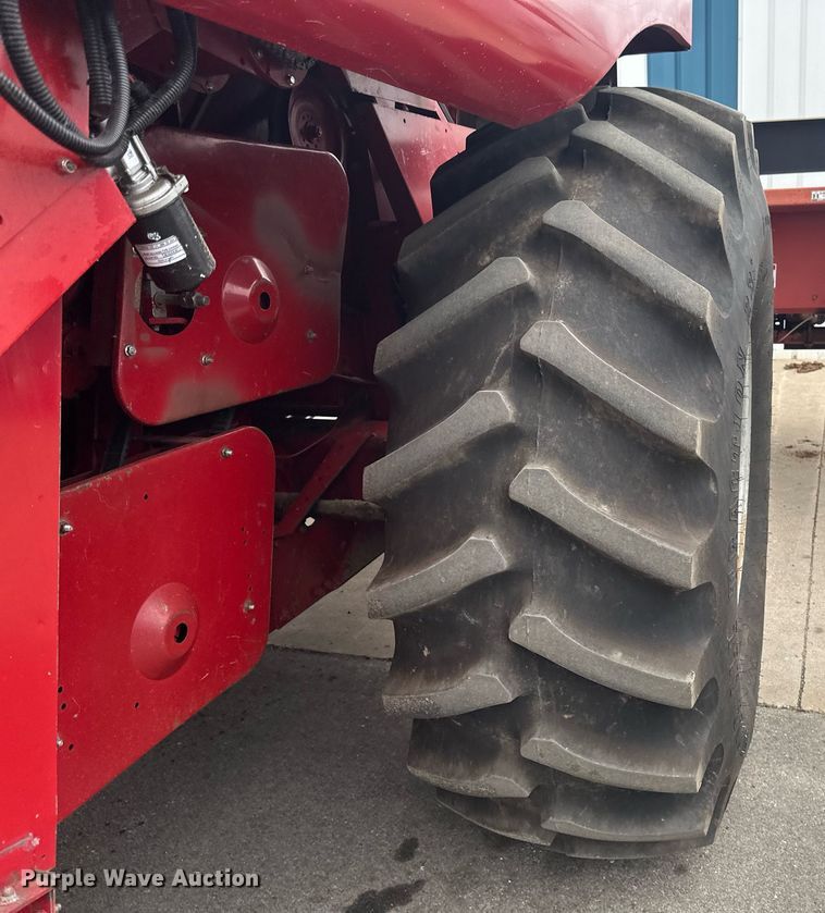 image for item EB2488 1989 Case  1660 combine