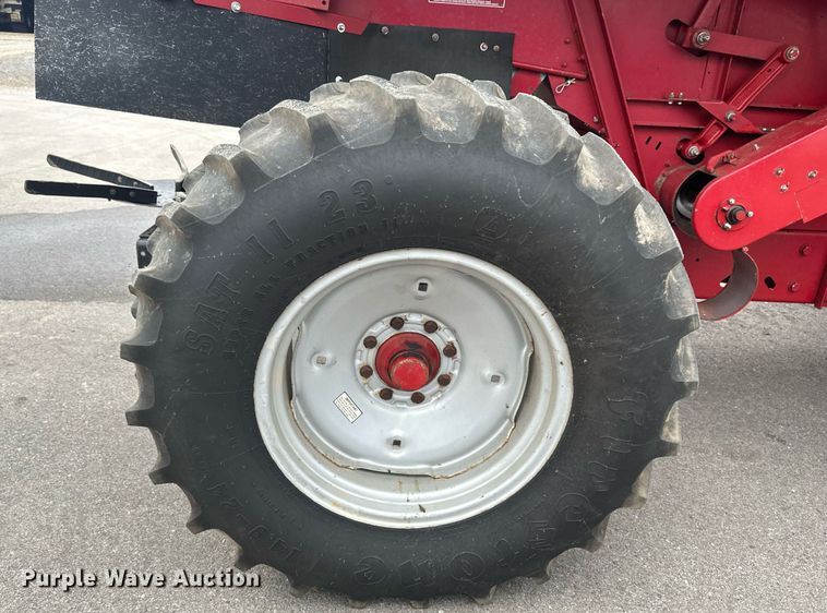 image for item EB2488 1989 Case  1660 combine