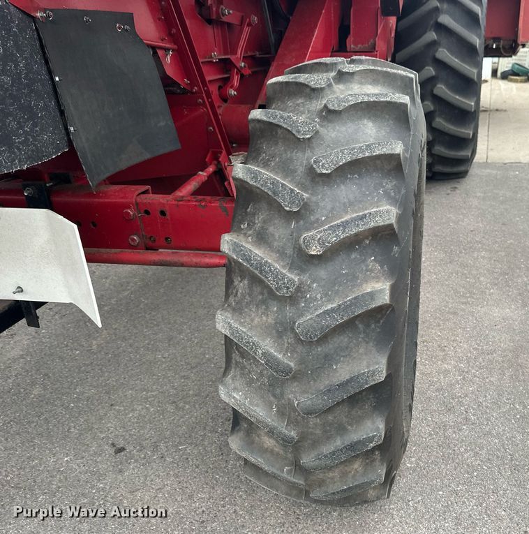 image for item EB2488 1989 Case  1660 combine