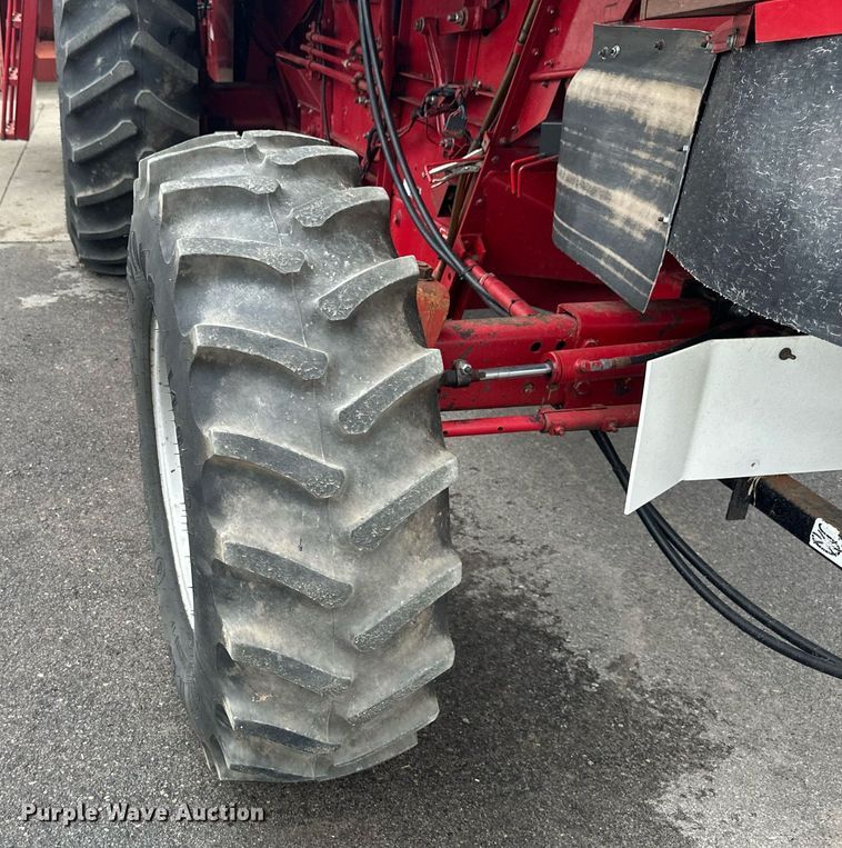 image for item EB2488 1989 Case  1660 combine