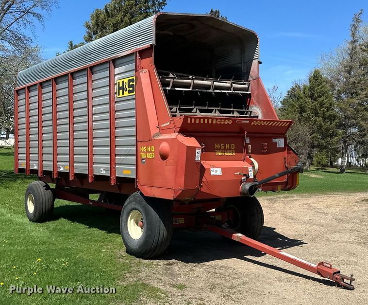 image for item EB2498 H&S Twin Auger 416 silage wagon