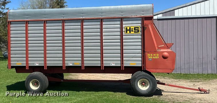 image for item EB2498 H&S Twin Auger 416 silage wagon