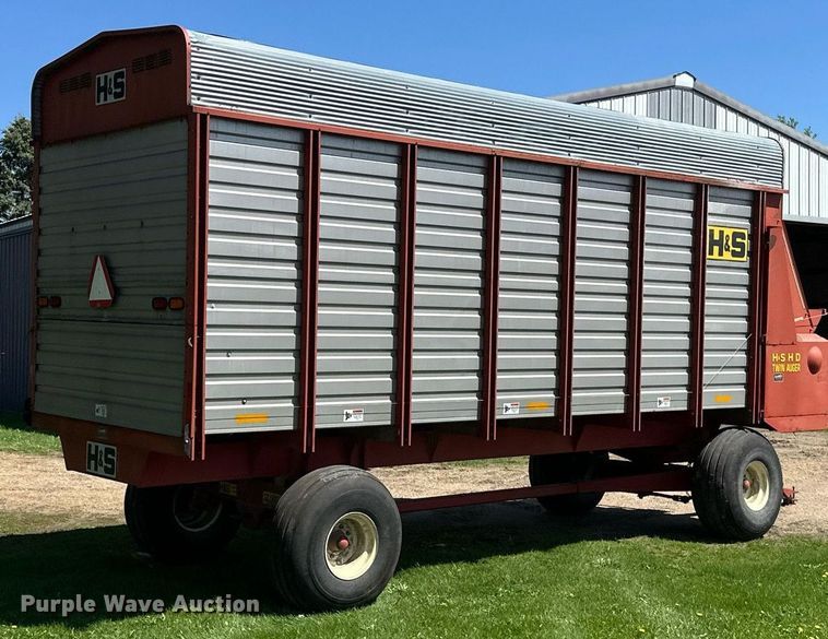 image for item EB2498 H&S Twin Auger 416 silage wagon