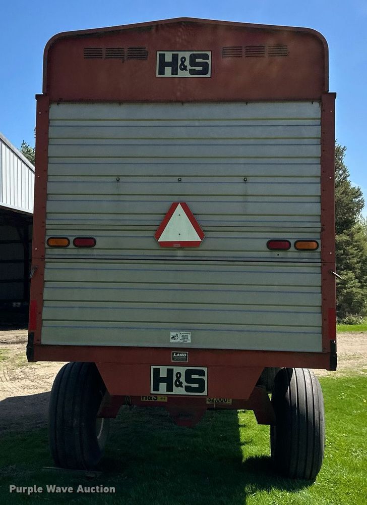 image for item EB2498 H&S Twin Auger 416 silage wagon