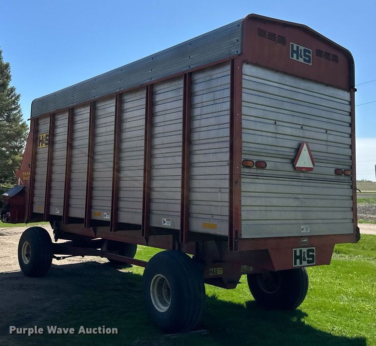 image for item EB2498 H&S Twin Auger 416 silage wagon