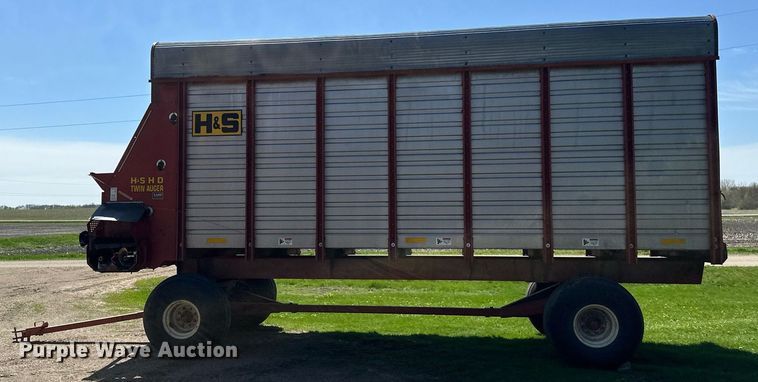 image for item EB2498 H&S Twin Auger 416 silage wagon