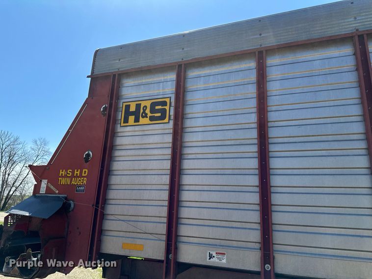 image for item EB2498 H&S Twin Auger 416 silage wagon