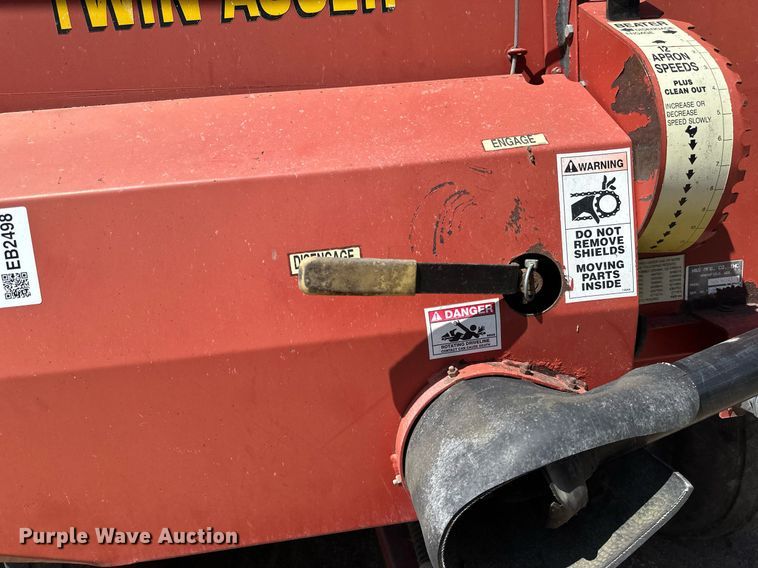 image for item EB2498 H&S Twin Auger 416 silage wagon