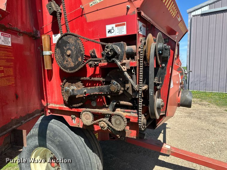 image for item EB2498 H&S Twin Auger 416 silage wagon