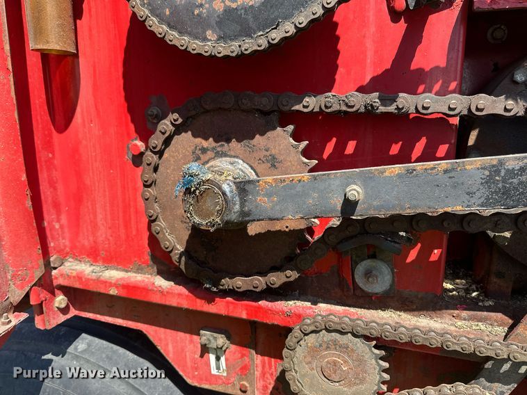 image for item EB2498 H&S Twin Auger 416 silage wagon