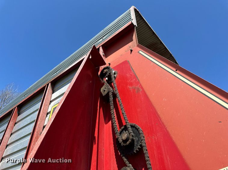 image for item EB2498 H&S Twin Auger 416 silage wagon