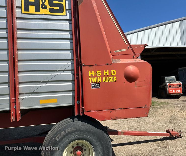 image for item EB2498 H&S Twin Auger 416 silage wagon