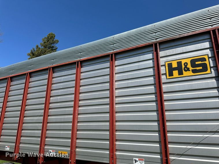 image for item EB2498 H&S Twin Auger 416 silage wagon