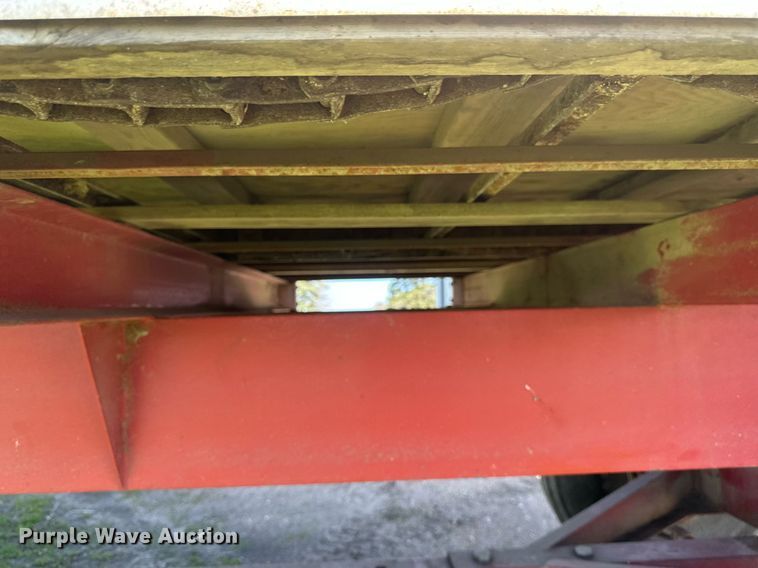 image for item EB2498 H&S Twin Auger 416 silage wagon