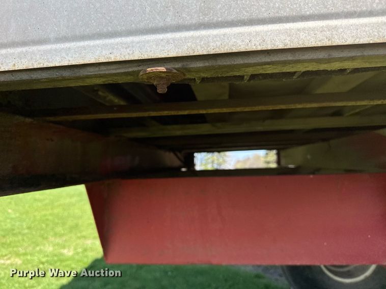 image for item EB2498 H&S Twin Auger 416 silage wagon