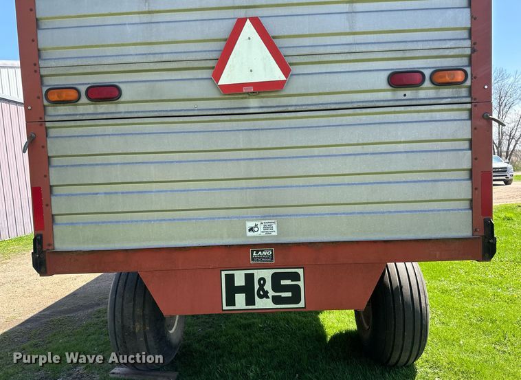 image for item EB2498 H&S Twin Auger 416 silage wagon