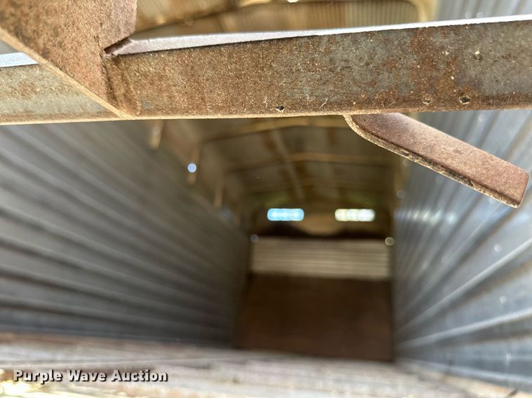 image for item EB2498 H&S Twin Auger 416 silage wagon