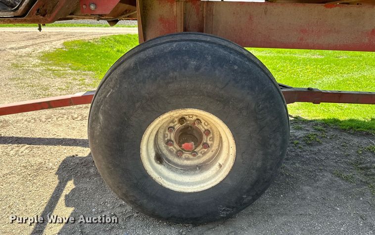 image for item EB2498 H&S Twin Auger 416 silage wagon