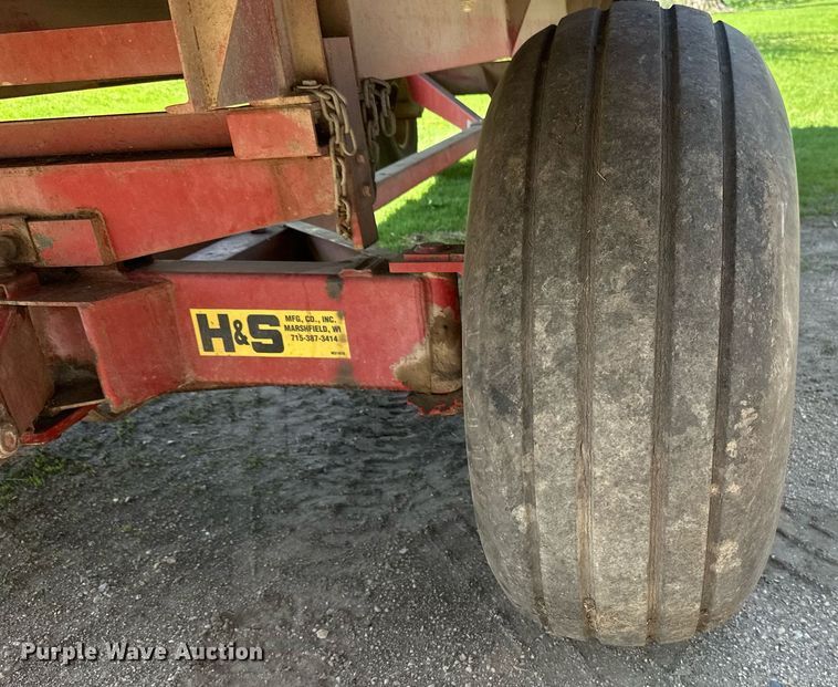 image for item EB2498 H&S Twin Auger 416 silage wagon