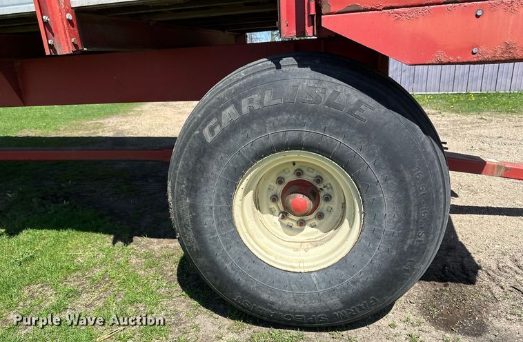 image for item EB2498 H&S Twin Auger 416 silage wagon