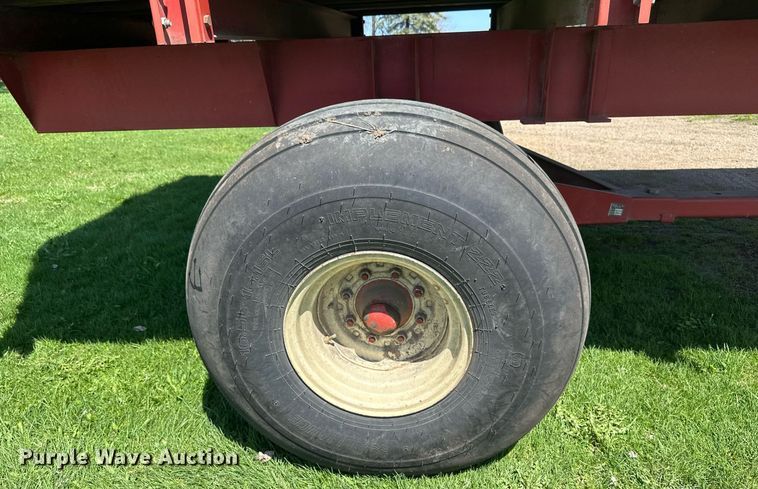 image for item EB2498 H&S Twin Auger 416 silage wagon