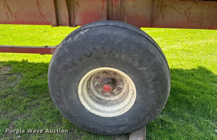 image for item EB2498 H&S Twin Auger 416 silage wagon