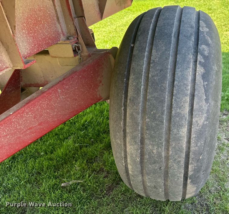 image for item EB2498 H&S Twin Auger 416 silage wagon