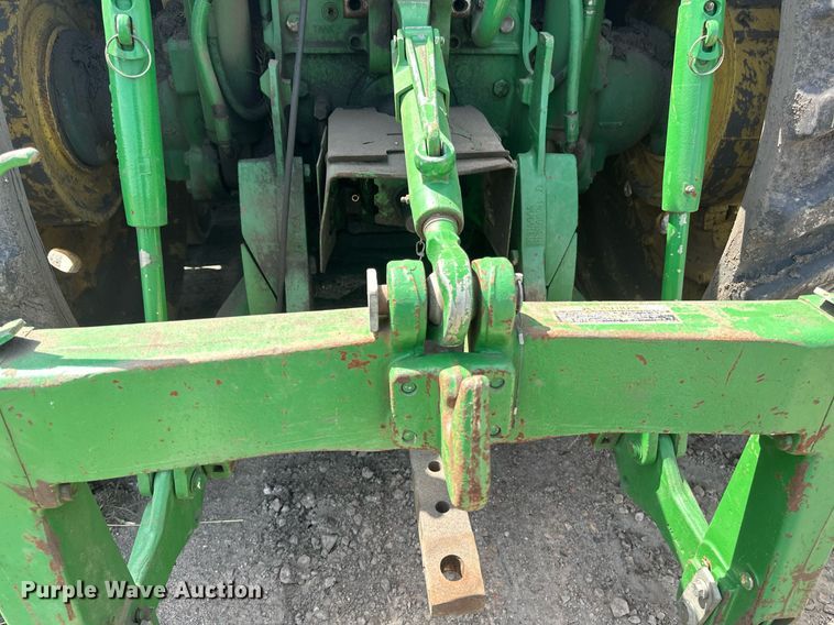 image for item EB2503 1999 John Deere 8100T tractor