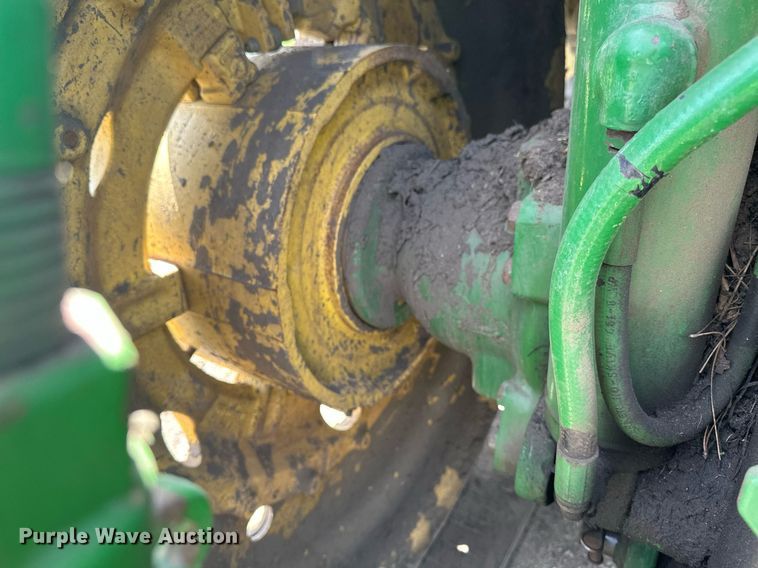 image for item EB2503 1999 John Deere 8100T tractor