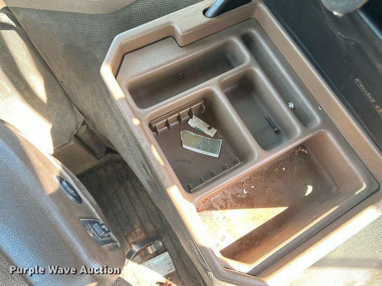 image for item EB2503 1999 John Deere 8100T tractor