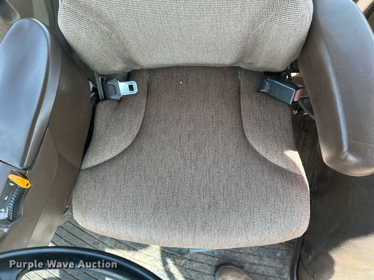 image for item EB2503 1999 John Deere 8100T tractor