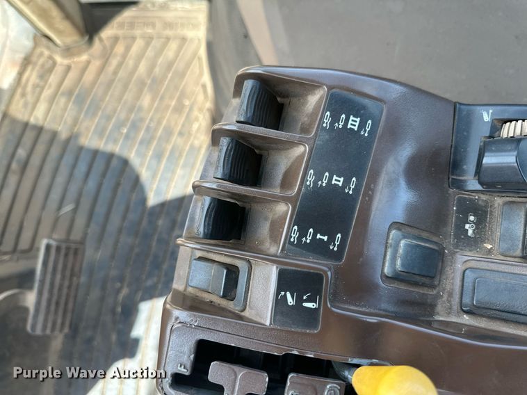 image for item EB2503 1999 John Deere 8100T tractor