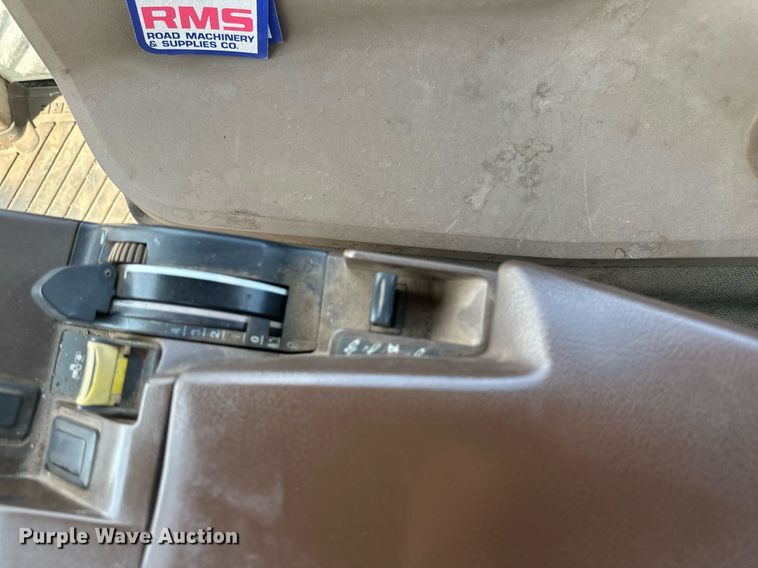 image for item EB2503 1999 John Deere 8100T tractor