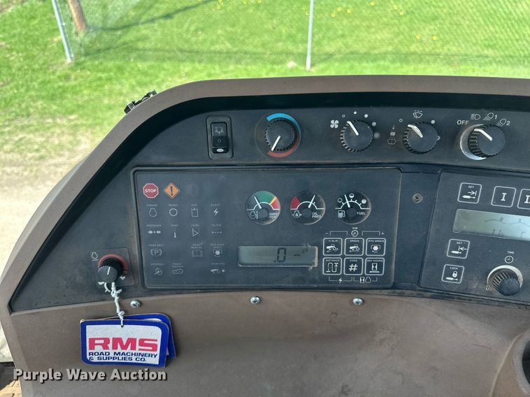 image for item EB2503 1999 John Deere 8100T tractor